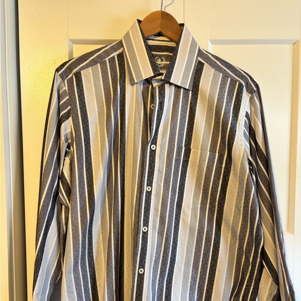 Bugatchi UOMO men’s dress shirt. Size L.
New without tags.